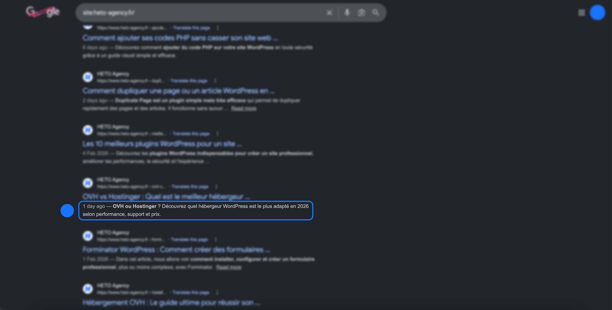 Une capture d’écran d’une page de résultats Google où l’on voit un extrait mis en avant comparant OVH et Hostinger pour choisir le meilleur hébergeur WordPress en 2026 selon la performance, le support et le prix.