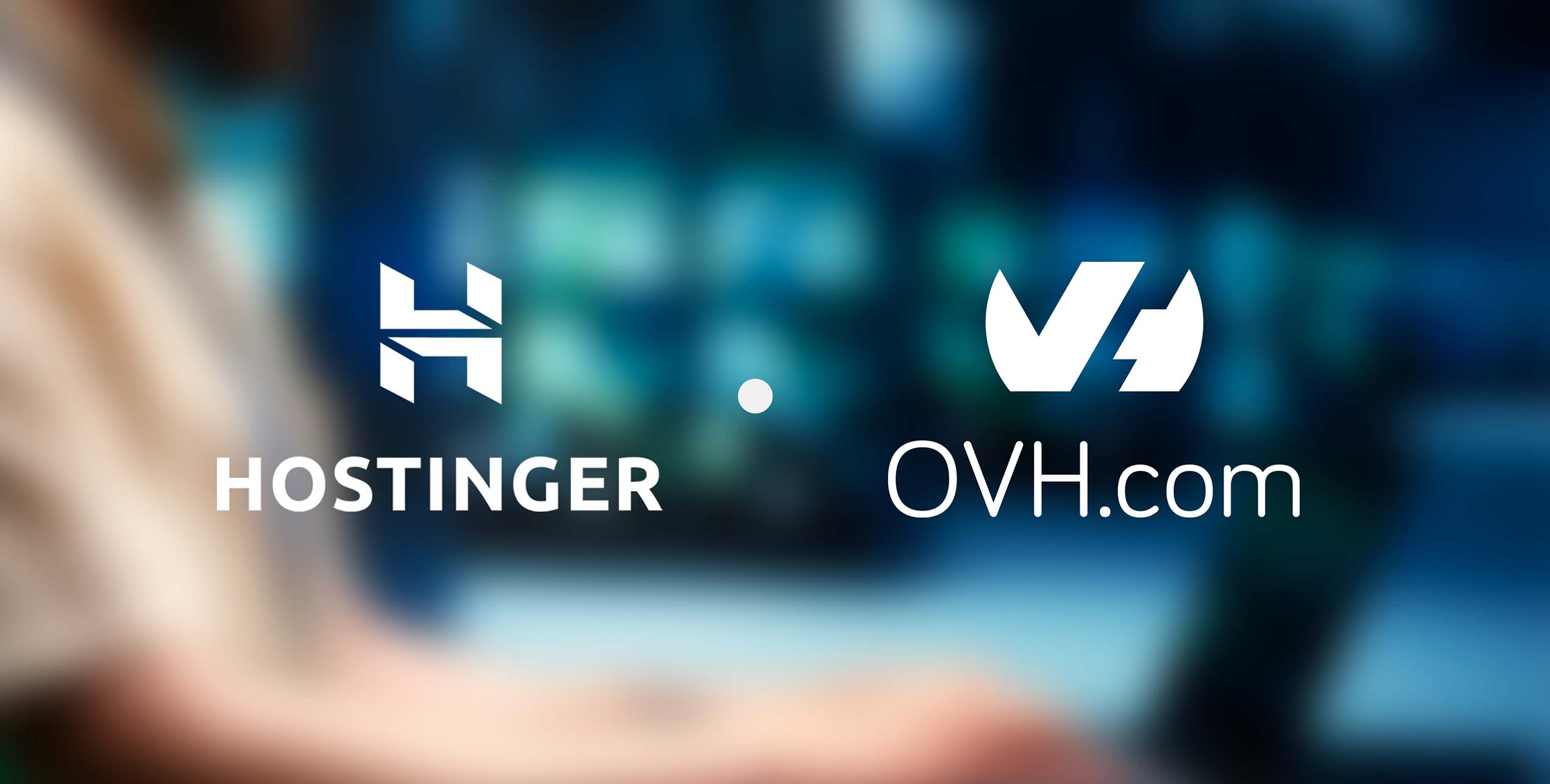 Un visuel comparatif présentant les logos de Hostinger et d’OVHcloud côte à côte, suggérant une mise en parallèle entre les deux hébergeurs.