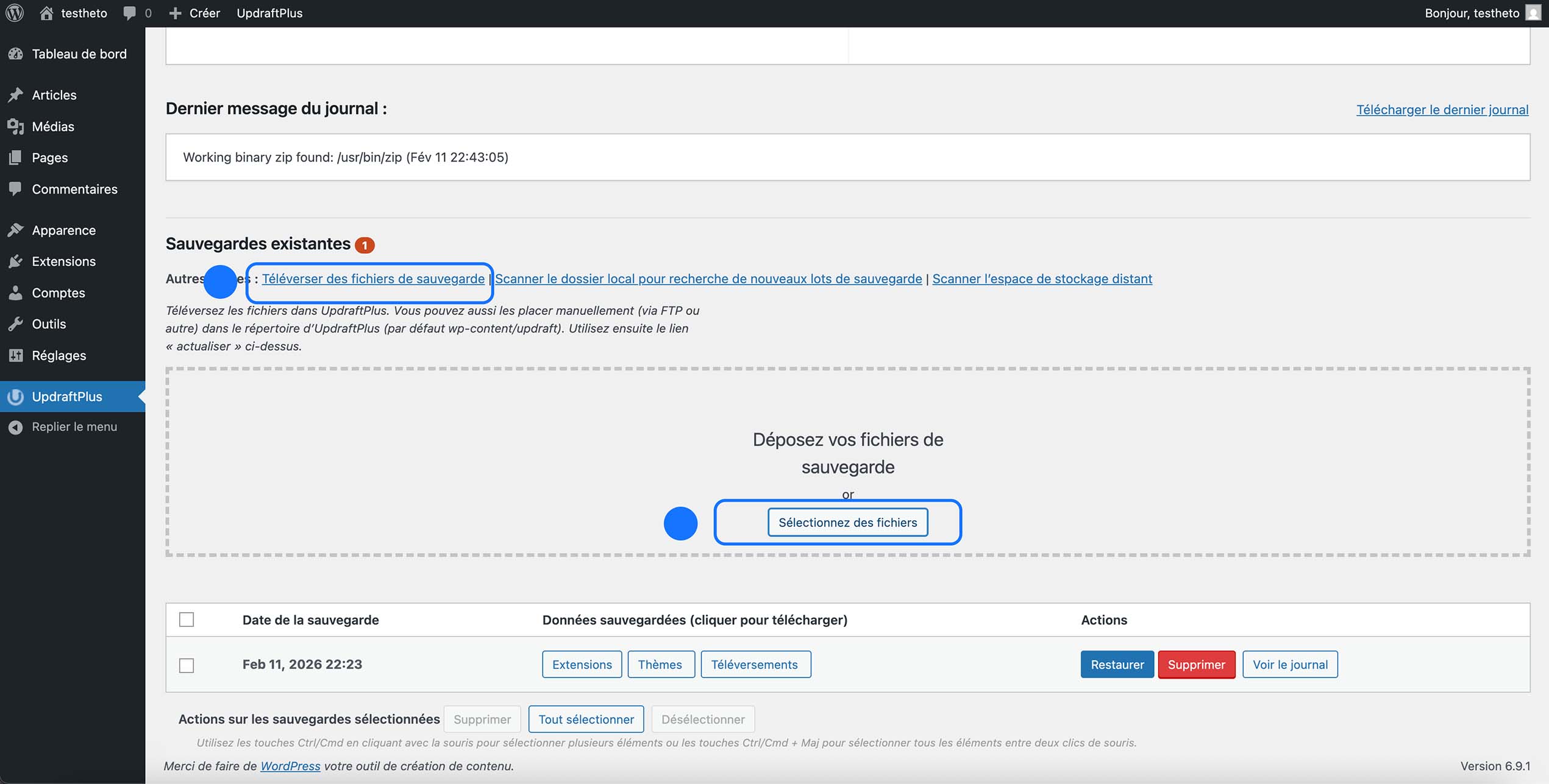 Capture d’écran du plugin UpdraftPlus dans le tableau de bord WordPress montrant l’option de téléversement et de restauration des fichiers de sauvegarde.